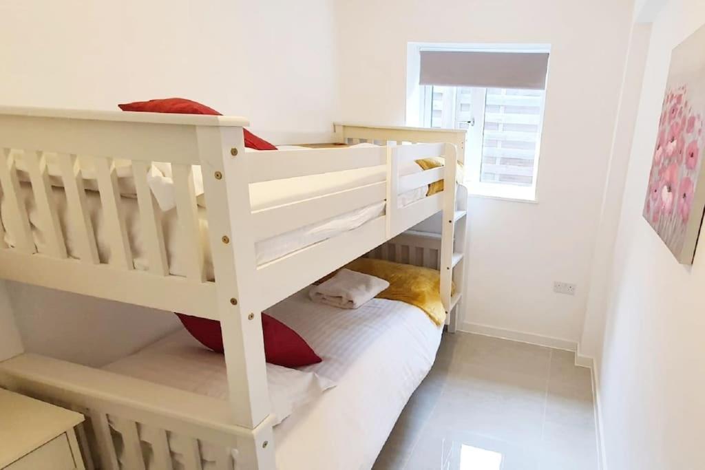 Walnut Flats-F2, 3-Bedroom With Garden & Patio - Ac, Parking, Netflix, Wifi - Close To Oxford, Bicester & Blenheim Palace Экстерьер фото