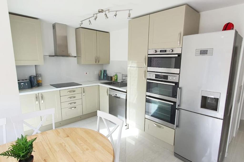 Walnut Flats-F2, 3-Bedroom With Garden & Patio - Ac, Parking, Netflix, Wifi - Close To Oxford, Bicester & Blenheim Palace Экстерьер фото