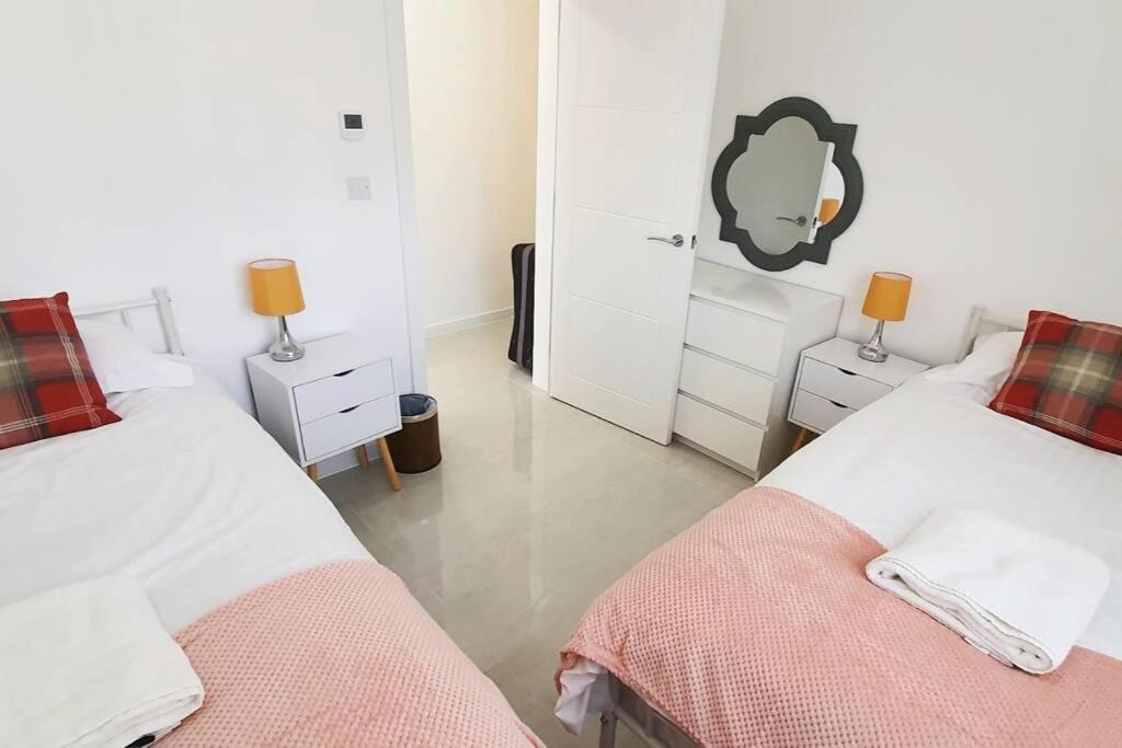 Walnut Flats-F2, 3-Bedroom With Garden & Patio - Ac, Parking, Netflix, Wifi - Close To Oxford, Bicester & Blenheim Palace Экстерьер фото