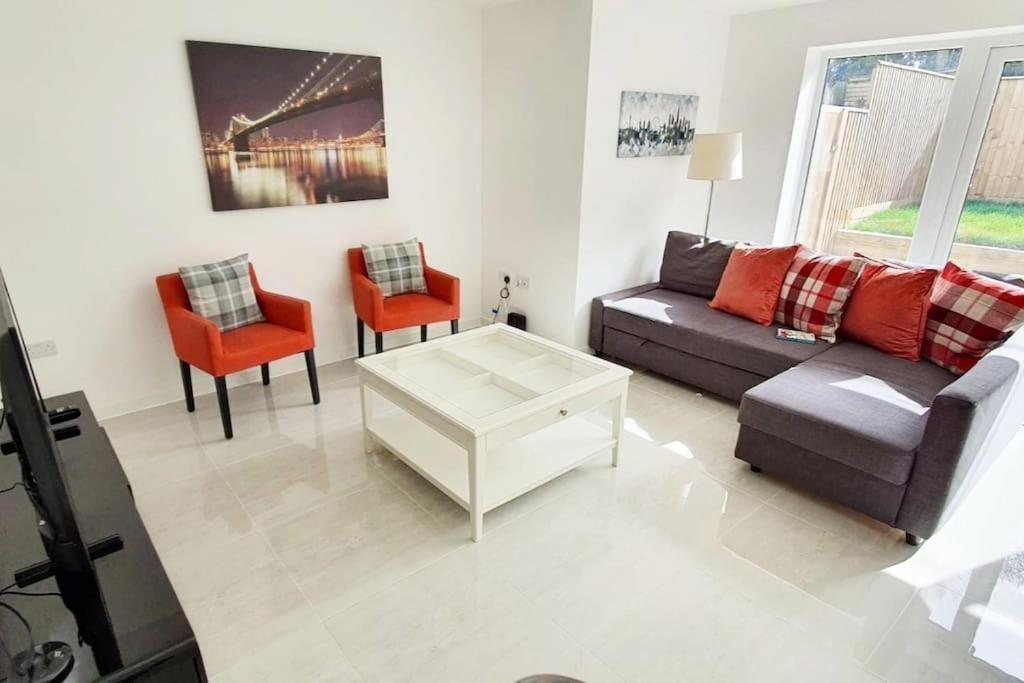 Walnut Flats-F2, 3-Bedroom With Garden & Patio - Ac, Parking, Netflix, Wifi - Close To Oxford, Bicester & Blenheim Palace Экстерьер фото